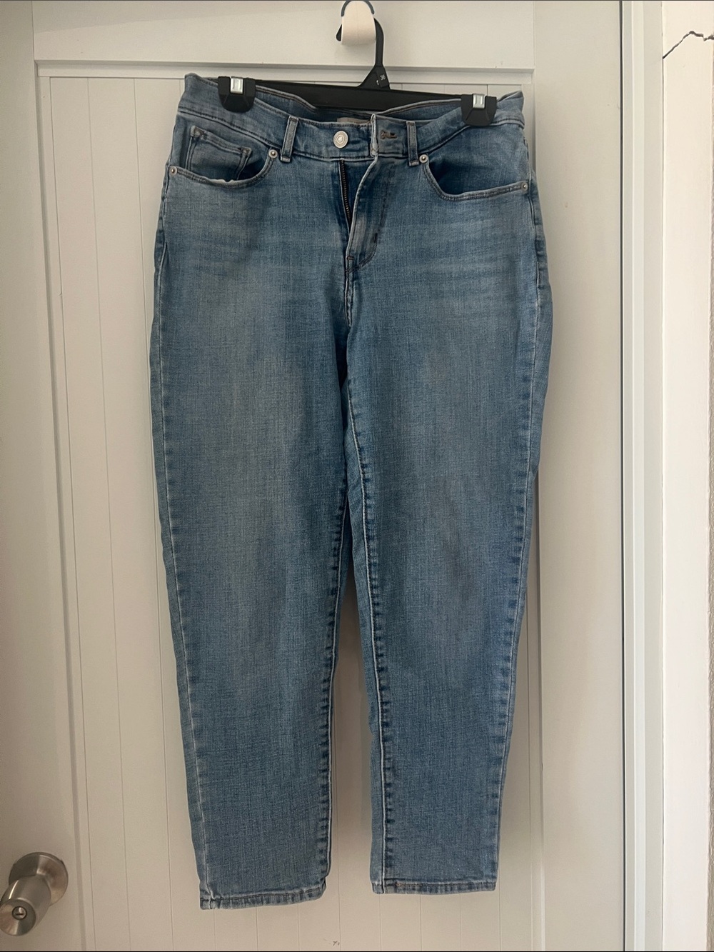 Classic High-Rise Cropped Jeans in Light Blue